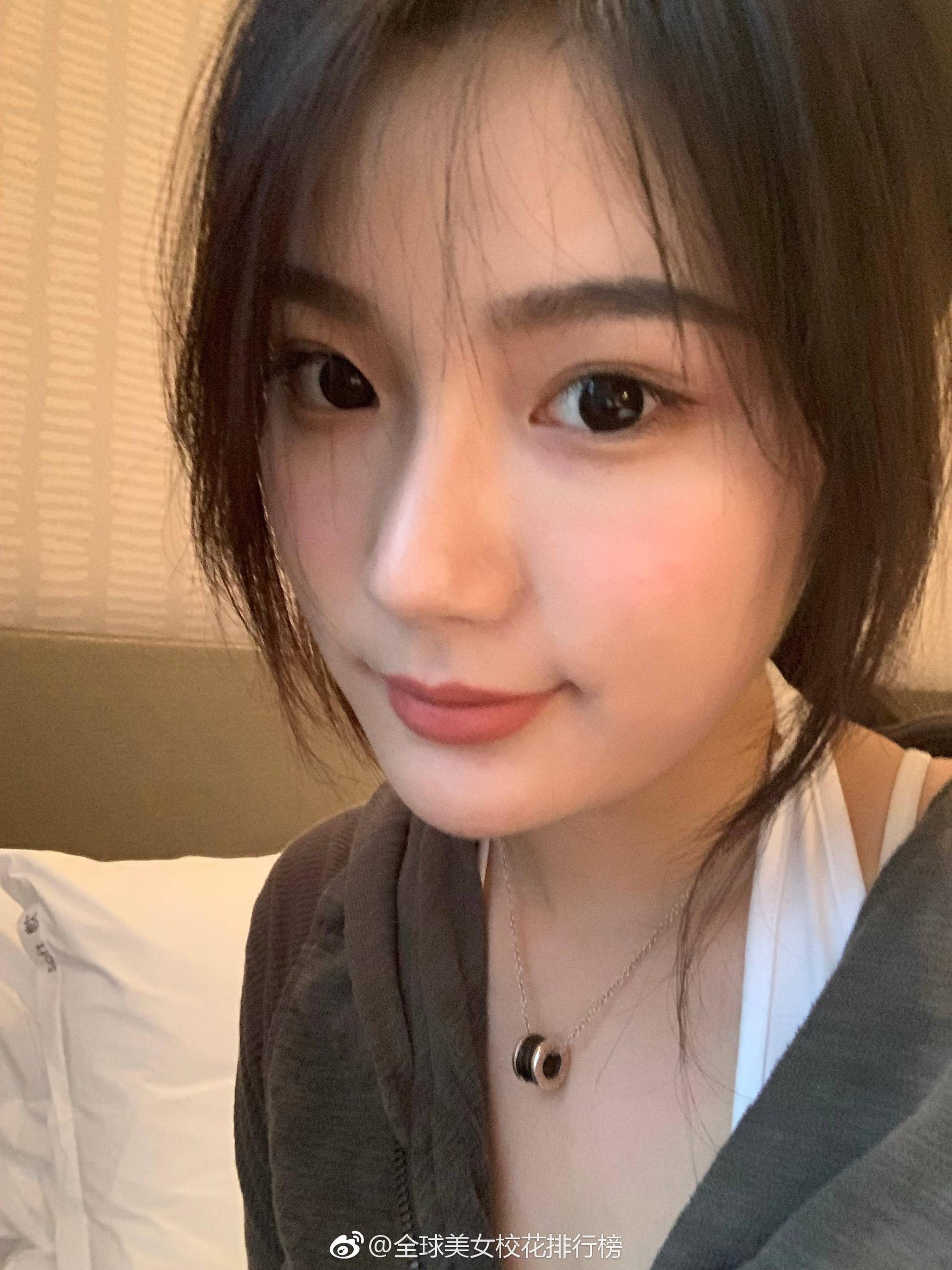 yayamoon_ 四川大学保送清华大学美术学院服装设计系