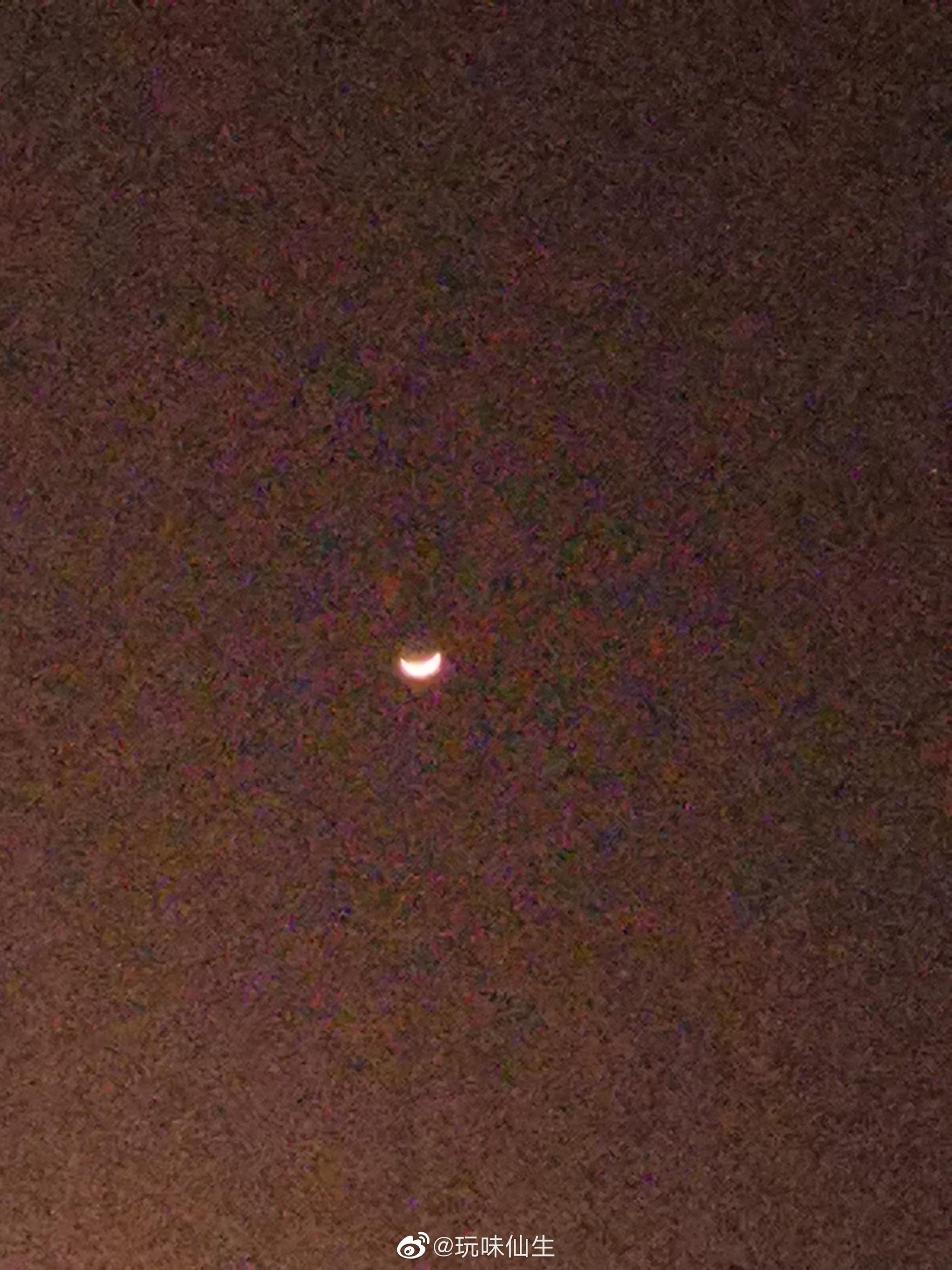 看看西边的下弦月,也是金钩月,好看!