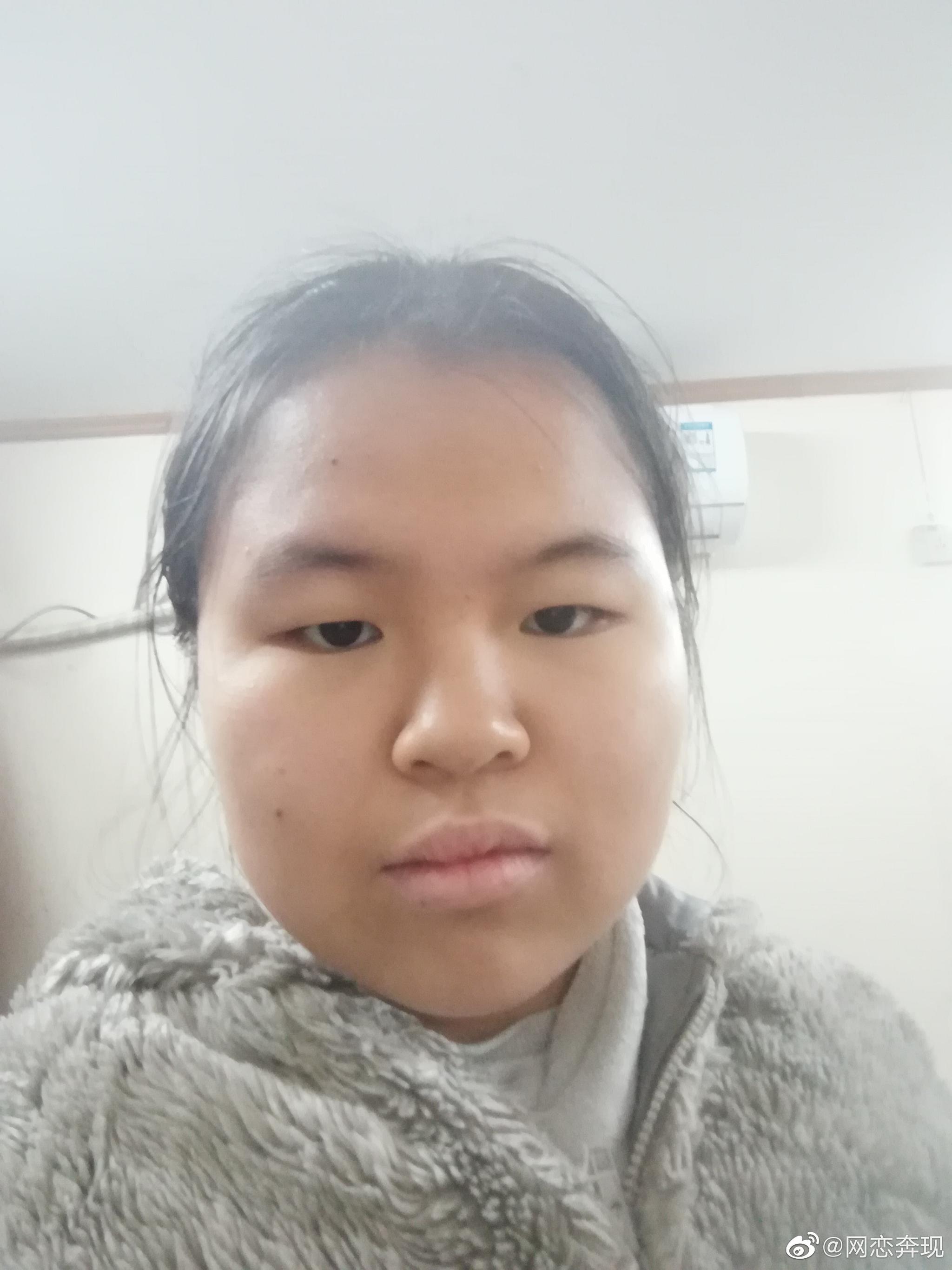 游戏里认识的网恋男友每天暧昧聊很久,昨天他让我爆照