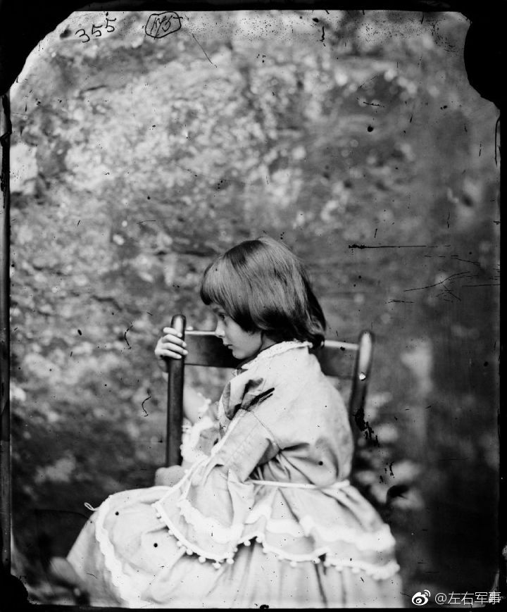 路易斯卡洛尔真名查尔斯道奇森爱丽丝梦游仙境的作者