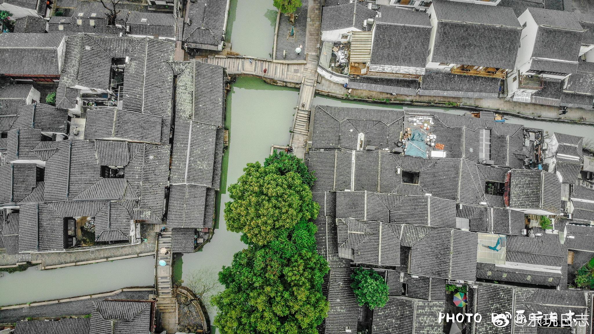 中国第一水乡周庄航拍图，乘船游周庄 醉美不过江南水乡。@周庄