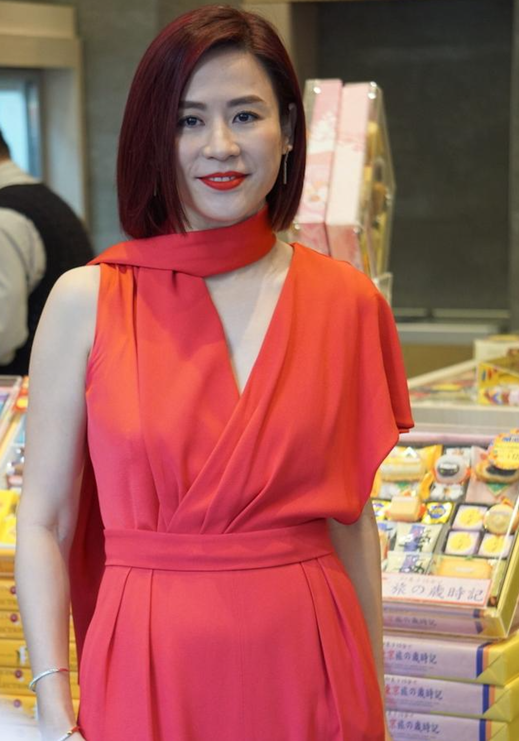 49岁宣萱走过低潮随古天乐发展否极泰来身家至少半亿可惜仍未婚