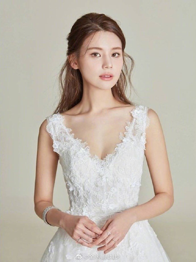 准新娘的发型与礼服搭配参考,结婚就得这么来!