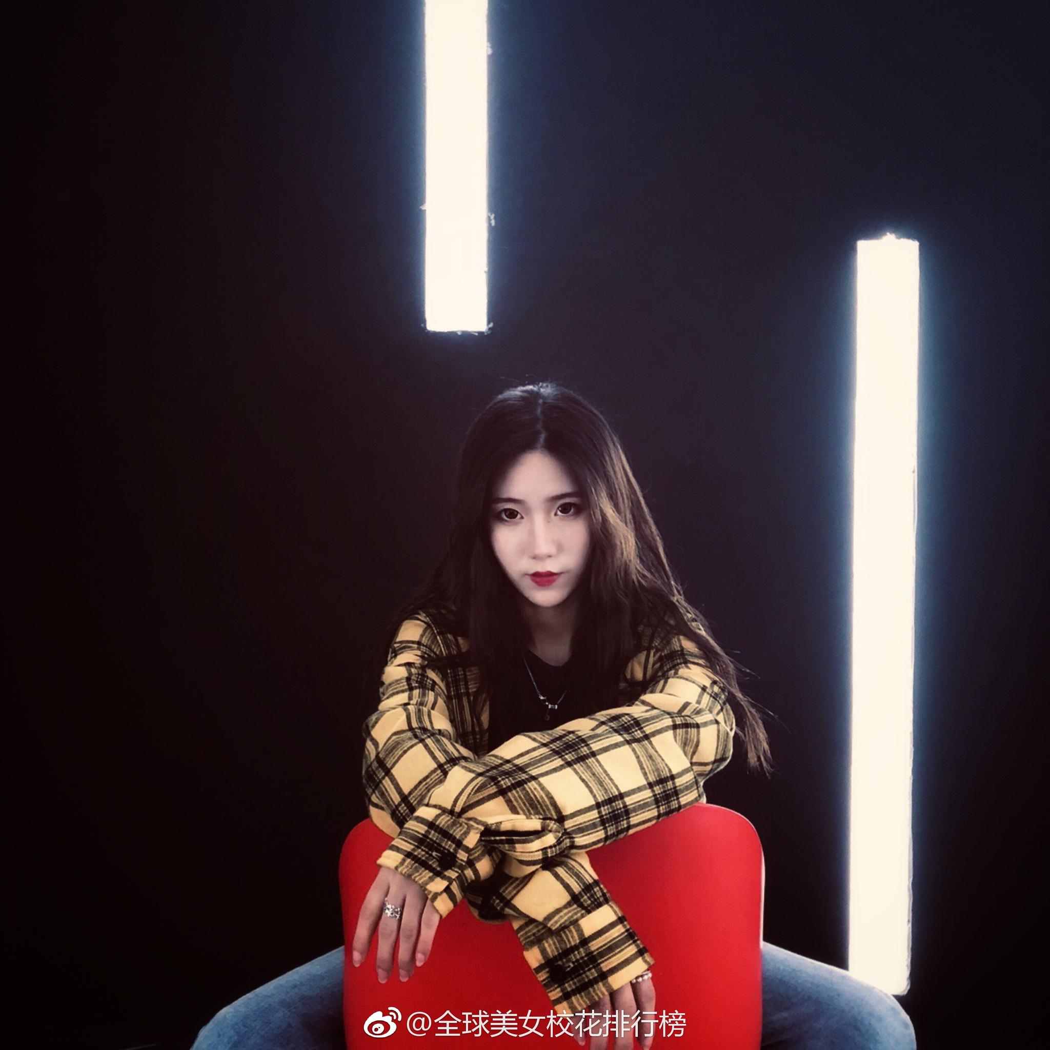 陈梦婷 年龄18 星座天秤 身高166 体重86 爱好 摄影 播音主持 唱歌跳