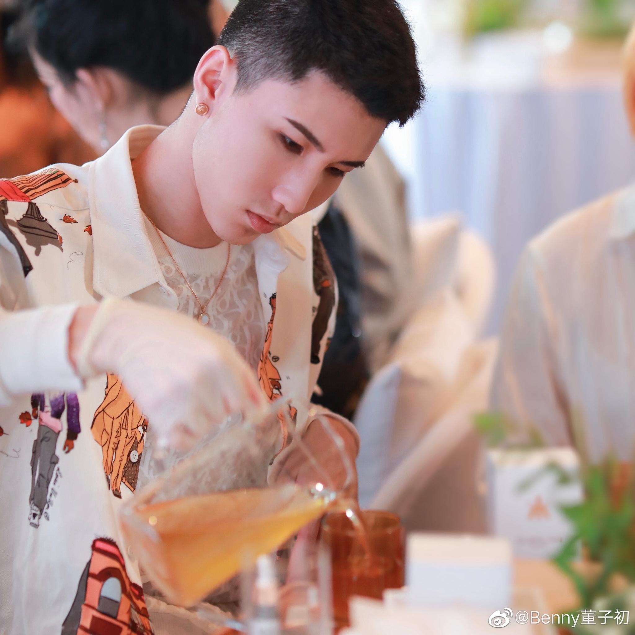 来参加guerlain法国娇兰的新品发布会还做了香薰蜡烛橙花精油可真