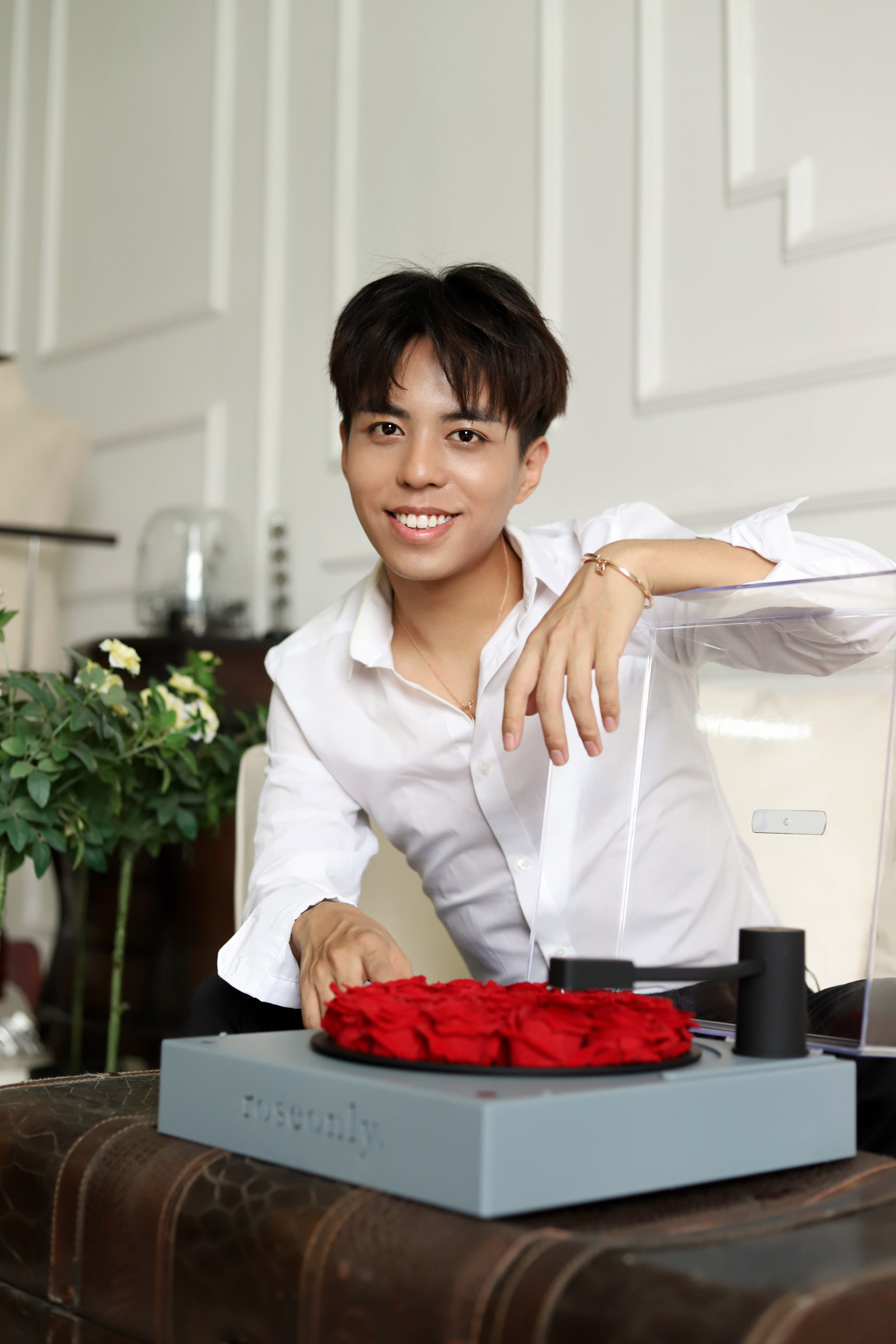 70roseonly创造营学员胡浩帆hubert与roseonly诺誓七夕节品牌