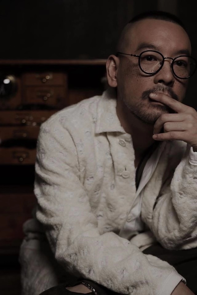 你戴眼镜吗?: @juno麦浚龙