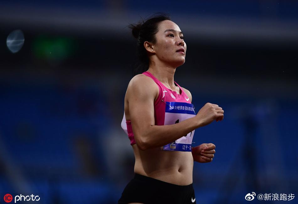 女子100米决赛梁小静11秒27夺冠韦永丽居亚