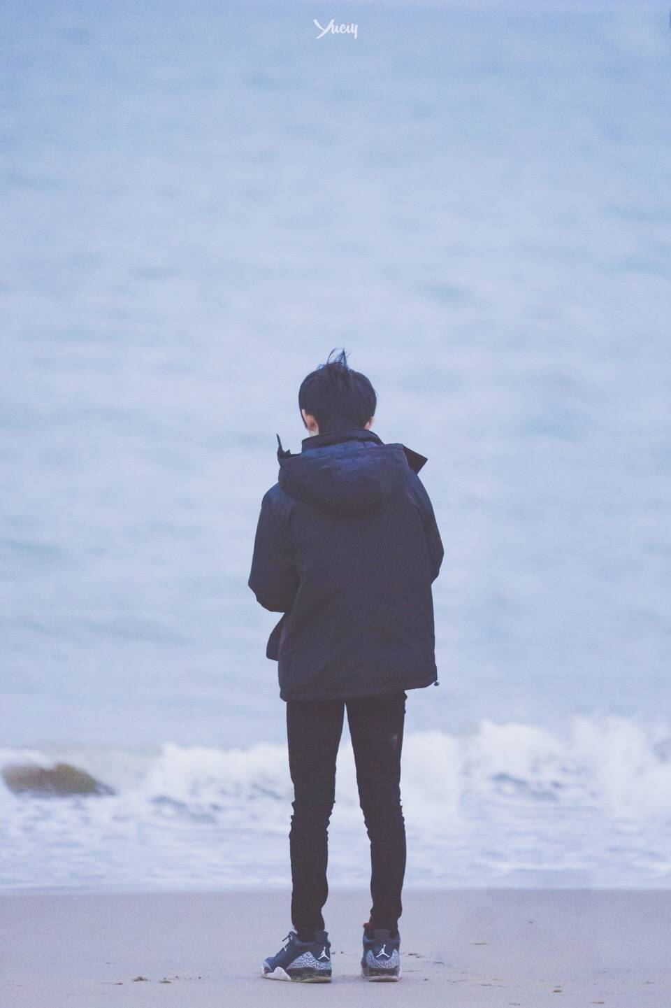 易烊千玺背影杀@tfboys-易烊千玺|tfboys|易烊千玺|背影_新浪新闻