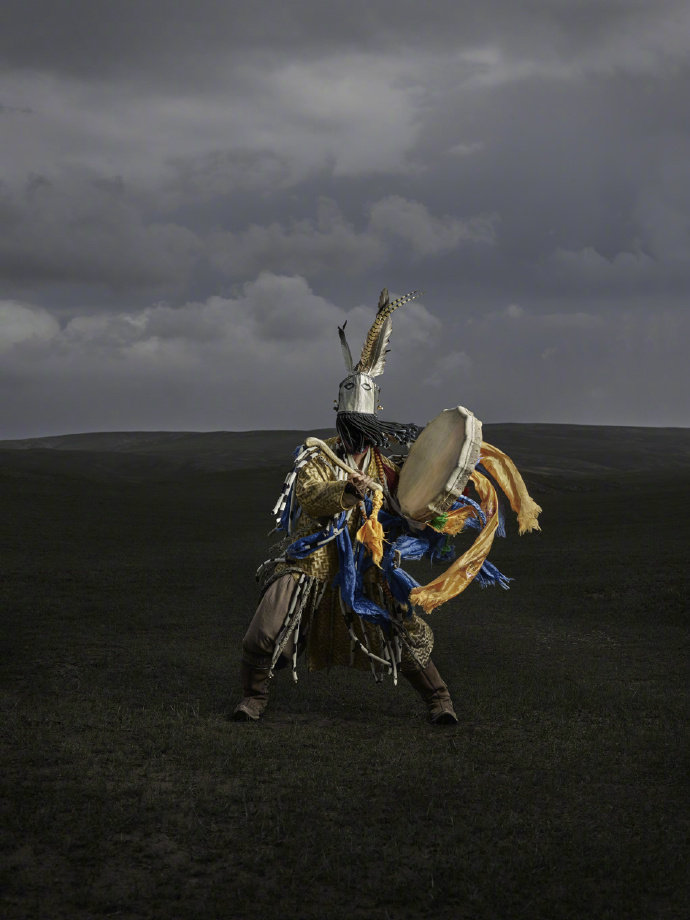 蒙古族萨满教萨满法师装束kenhermann拍摄于中国内蒙