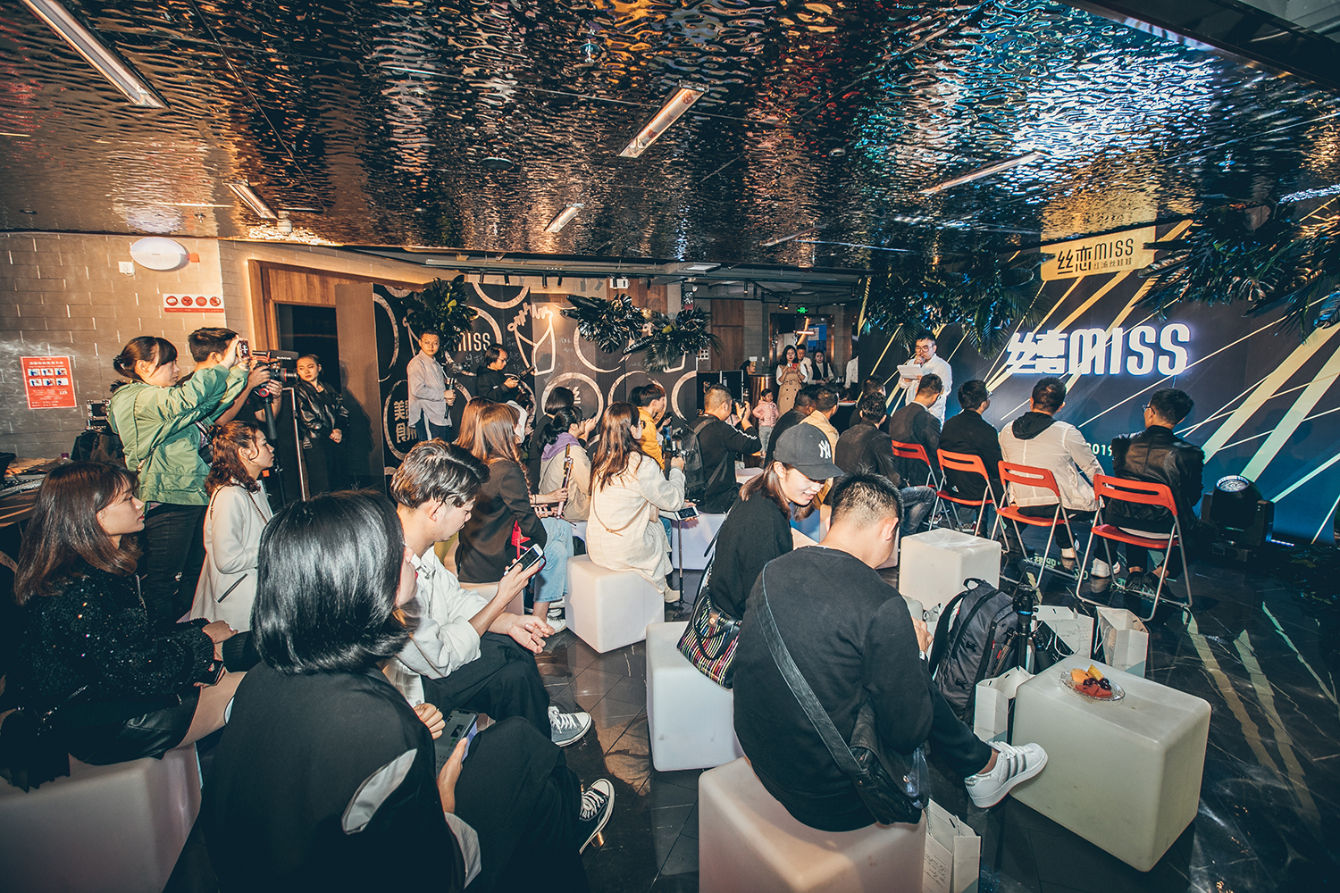 腾博汇游戏官网，这家贵阳标记性的小吃店，在贵阳最好的阛阓国贸广场搞事