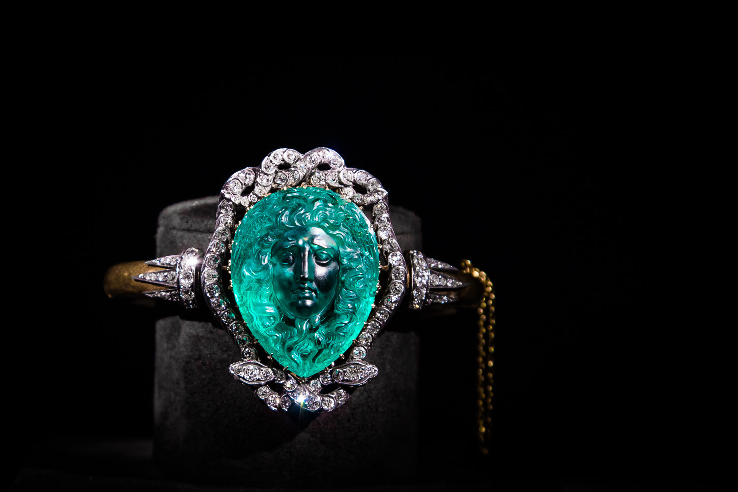 历史之眼|美杜莎手镯 法国18-19世纪珠宝工匠打造黄金,银,钻石