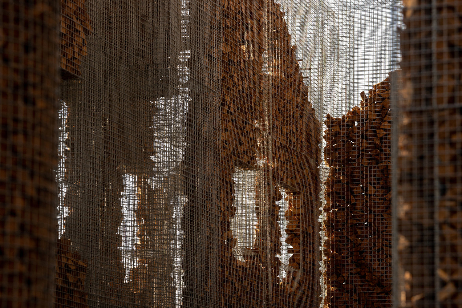 gharfa 金属铁丝网艺术装置沙特阿拉伯废墟感宫殿gharfa是一座体验