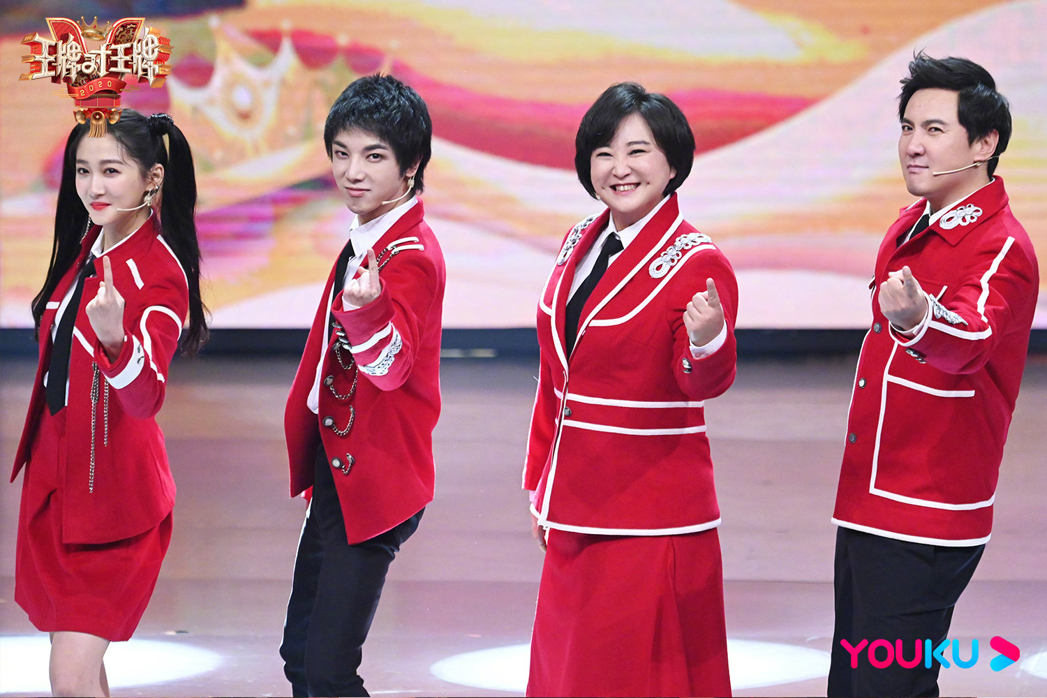 有多少人是看了 爱上"王牌家族" @沈腾 @贾玲 一如既往的非血缘兄