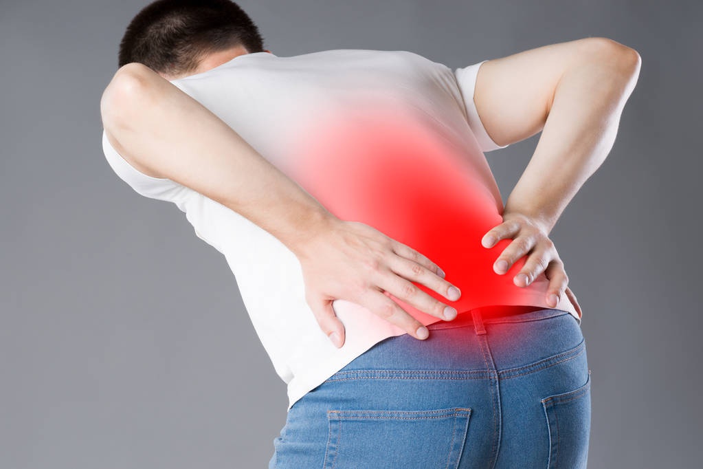 体内有癌,腰背先知,腰背若出现一个特征,体检一定要排查胰腺癌