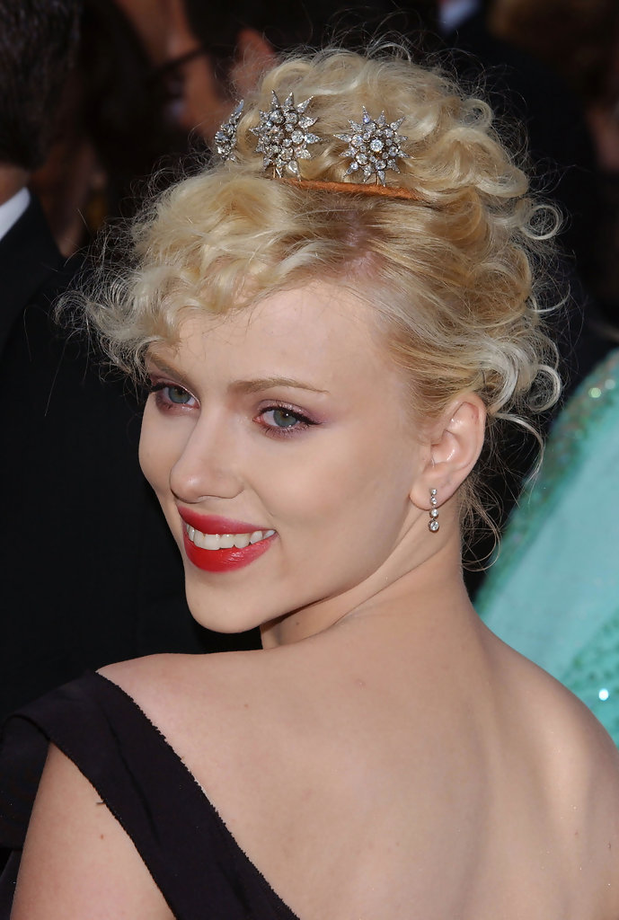 2005年奥斯卡颁奖典礼上的斯嘉丽约翰逊太好看了吧