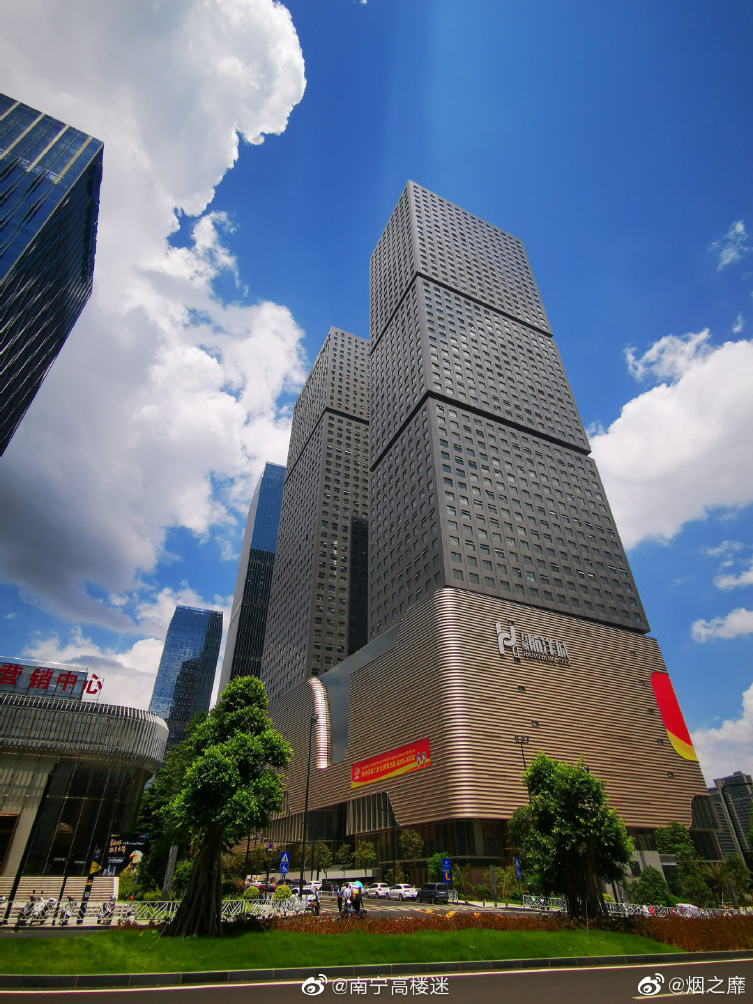 蓝天白云下的总部基地,美爆了!@烟之靡