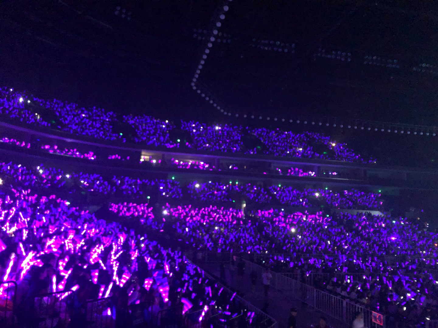 属于张艺兴的紫海,燃炸整个南京