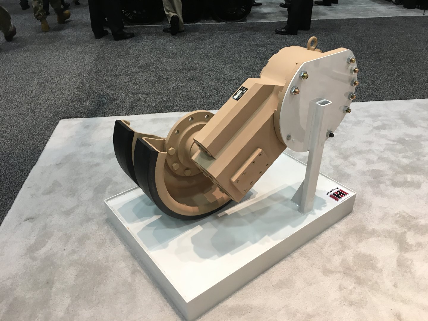 美军将测试m1坦克使用液压悬挂