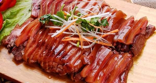 这样做的狗肉只用一点点香油,吃上一次真的忘不了,太好吃了