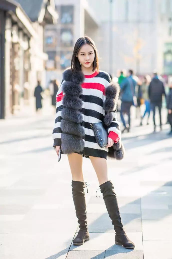街拍冬日街头的美女,在穿搭上如何百看不厌,小姐姐总是得心应手