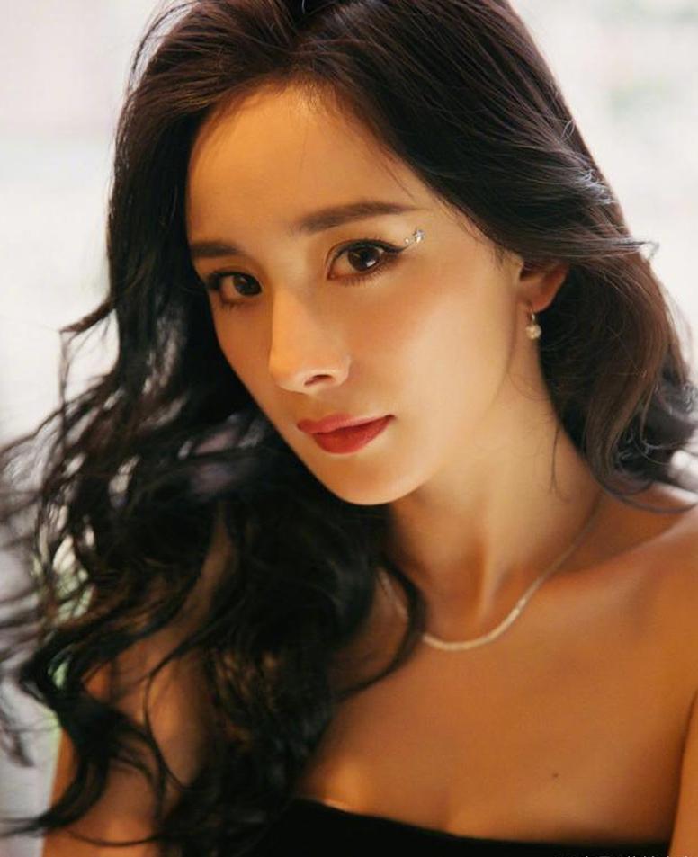 超千名粉丝联名抵制，杨幂妥协！谢娜陈立农后粉丝再“一战成名”