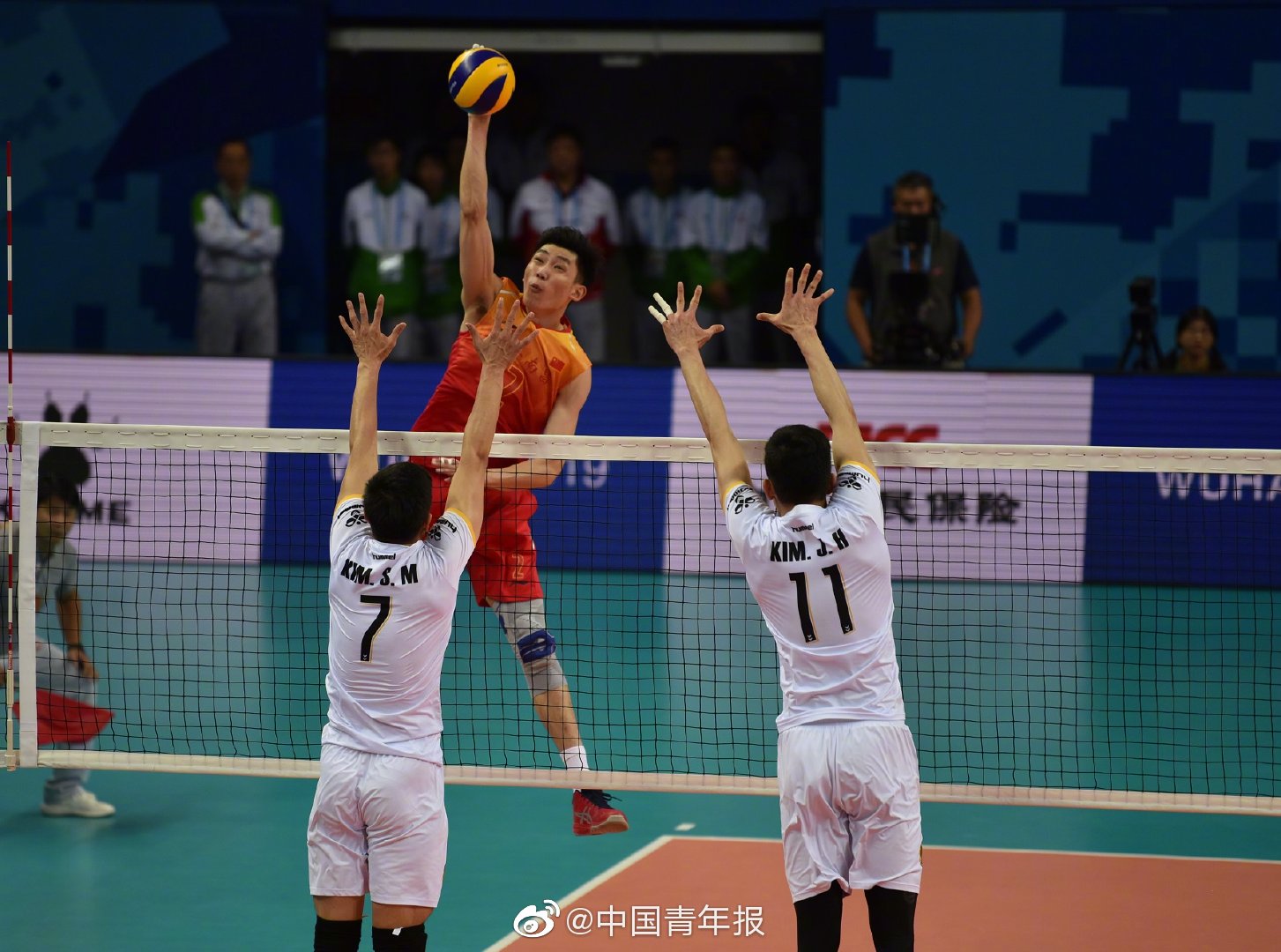 中国八一男排完胜韩国,为中国夺取本届军运会三大球第二金