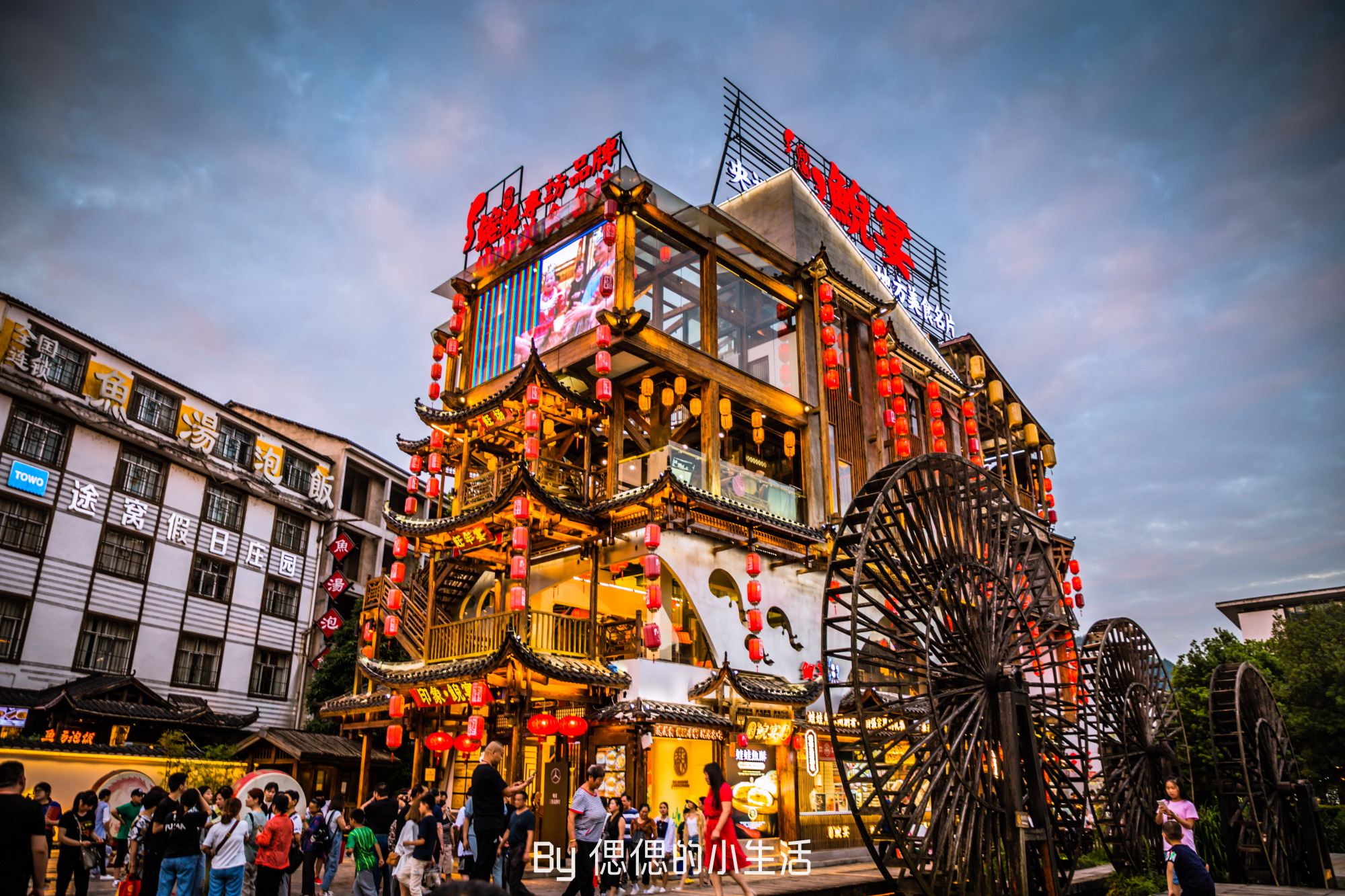 张家界的这条街,外地人扎堆,本地人不去!