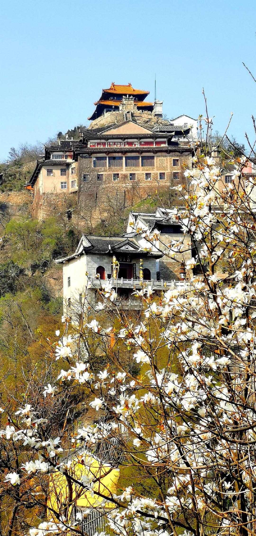 花木兰故里这座不足六百米的名山,盖三楚之极观,古建筑群集中