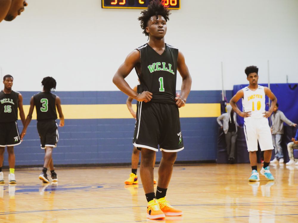 最近相当火爆的美国高中生 他的名字叫做qwanjackson(库万·杰克逊)