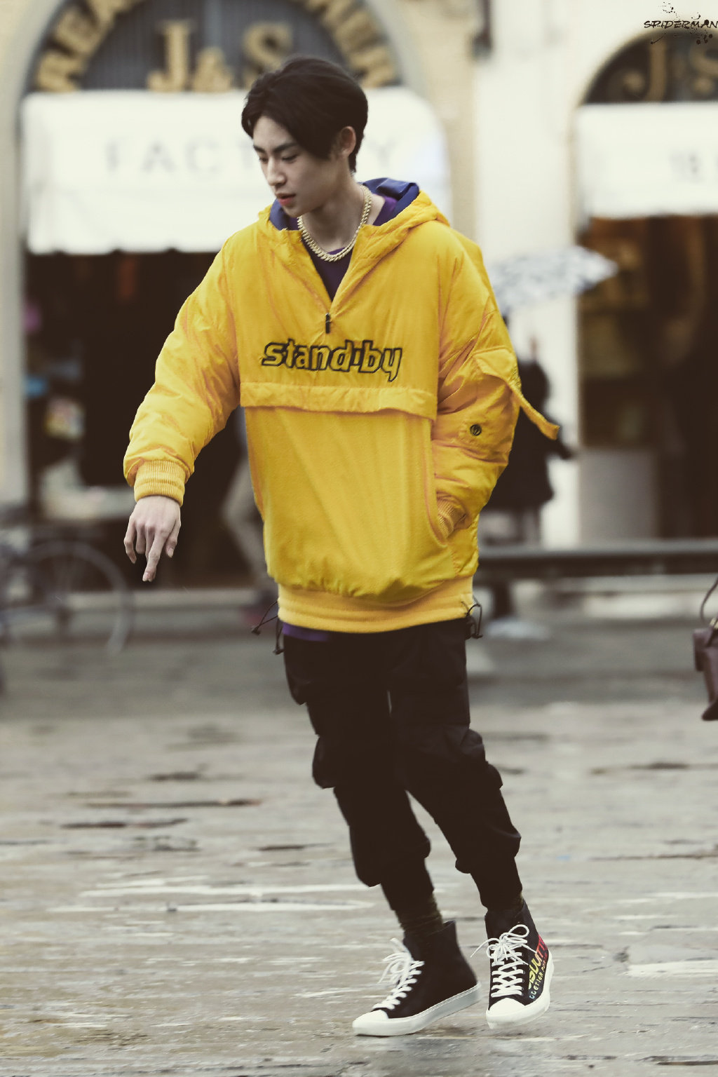 街头酷酷的滑板少年王琳凯 时尚随性的阳光boy