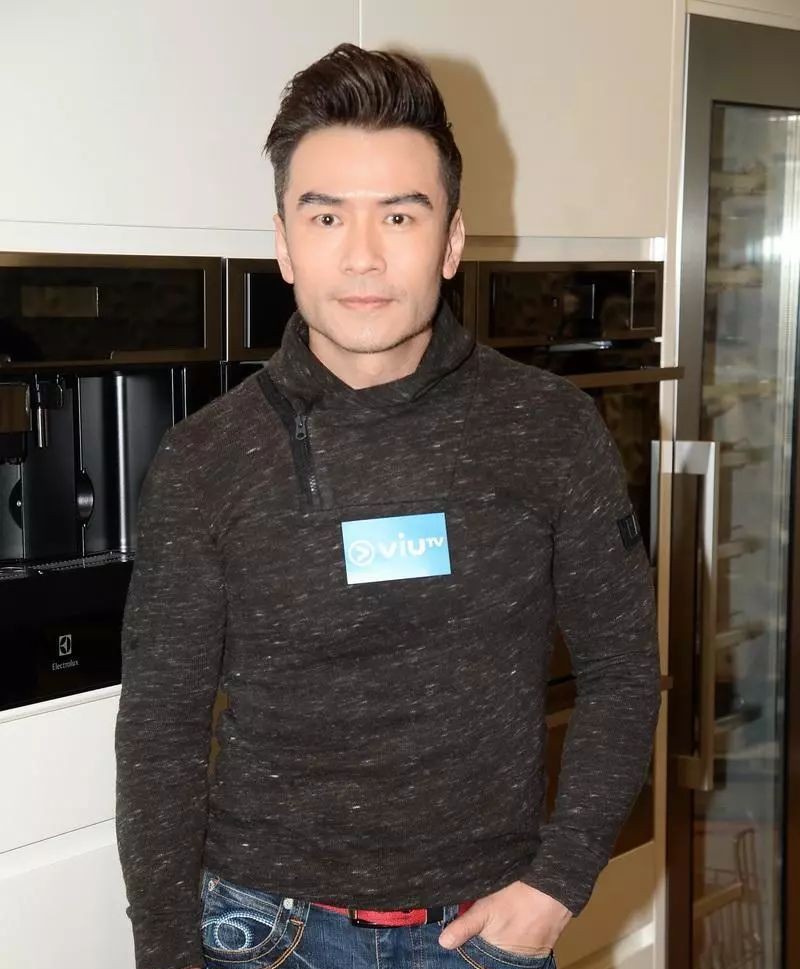 凭《溏心风暴3》爆红获封男神 50岁前tvb小生自称烹饪高手|唐文龙