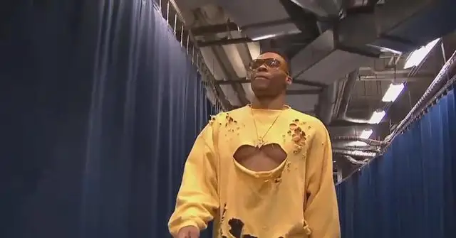 图看nba辣眼睛入场造型:威少穿巨型羽绒服,泡面桶反着戴当帽子