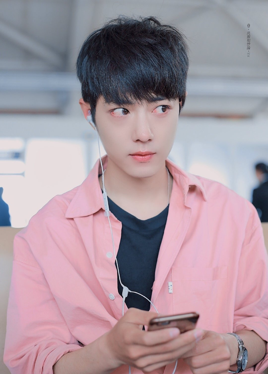 来康康粉色系的肖兔子肖战真是太可爱惹!人长得好帅穿什么都好看!