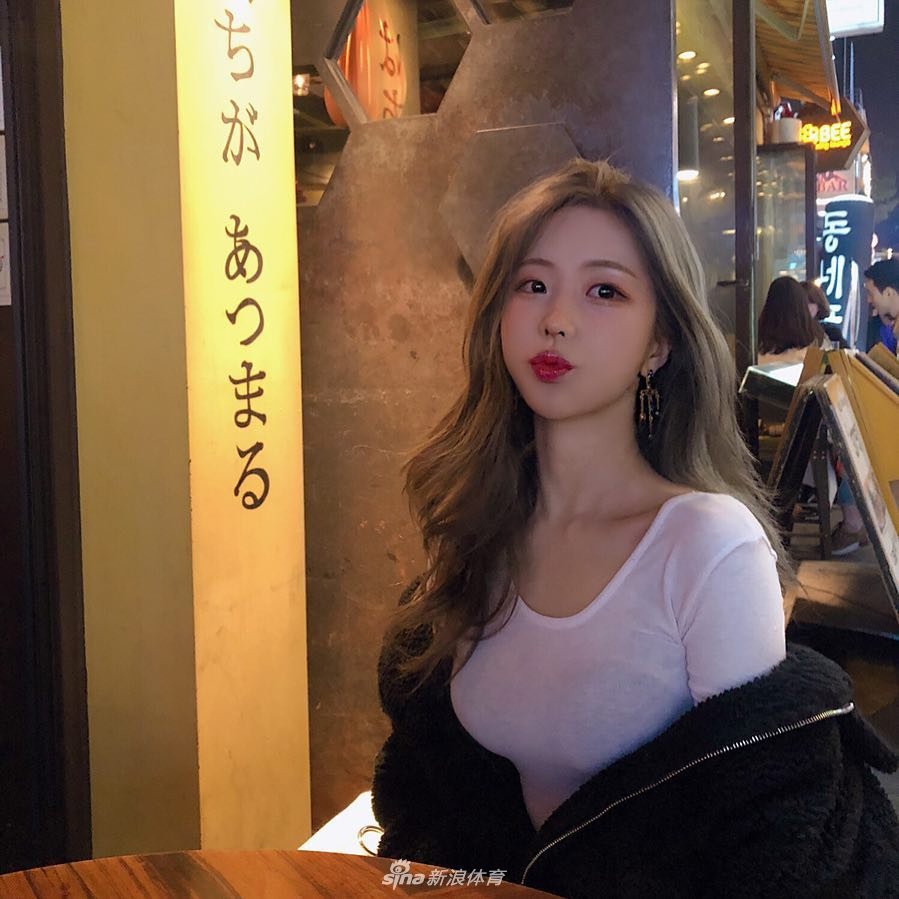 一组来自美女模特小姜姑娘的运动美照