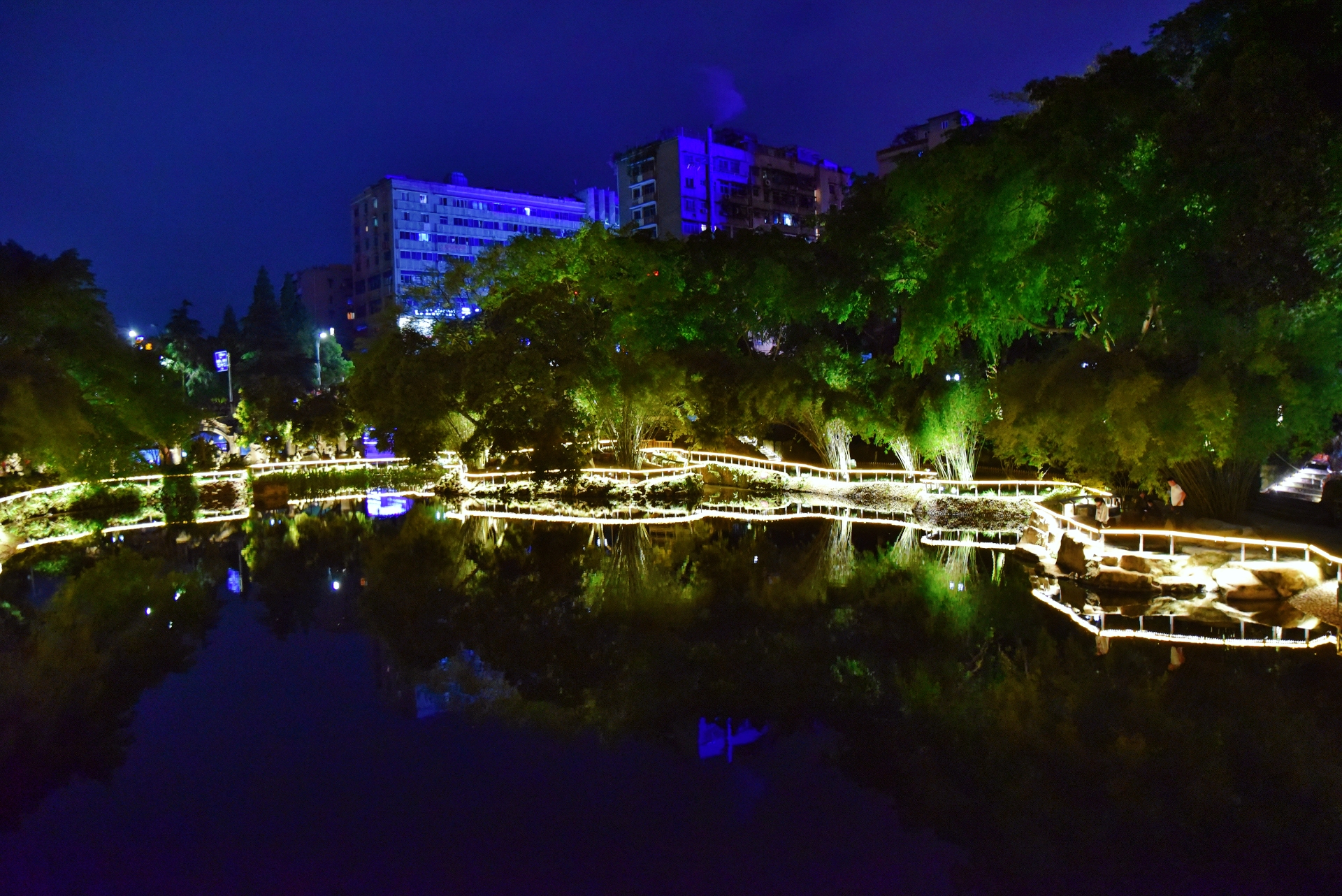 碧津公园夜景图片