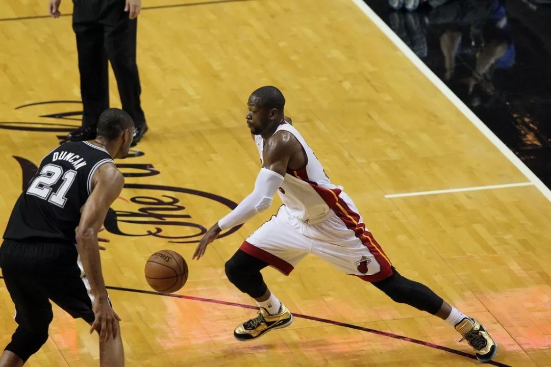 欧洲步过不了人?试试马努韦德这一绝招,竟可以"四步"上篮