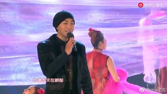 视频:杨幂刘恺威同台合唱《想把我唱给你听》