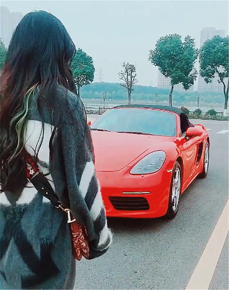 对标奥迪tt,5.6秒破百,店内购车得加10万,但白富美仍爱