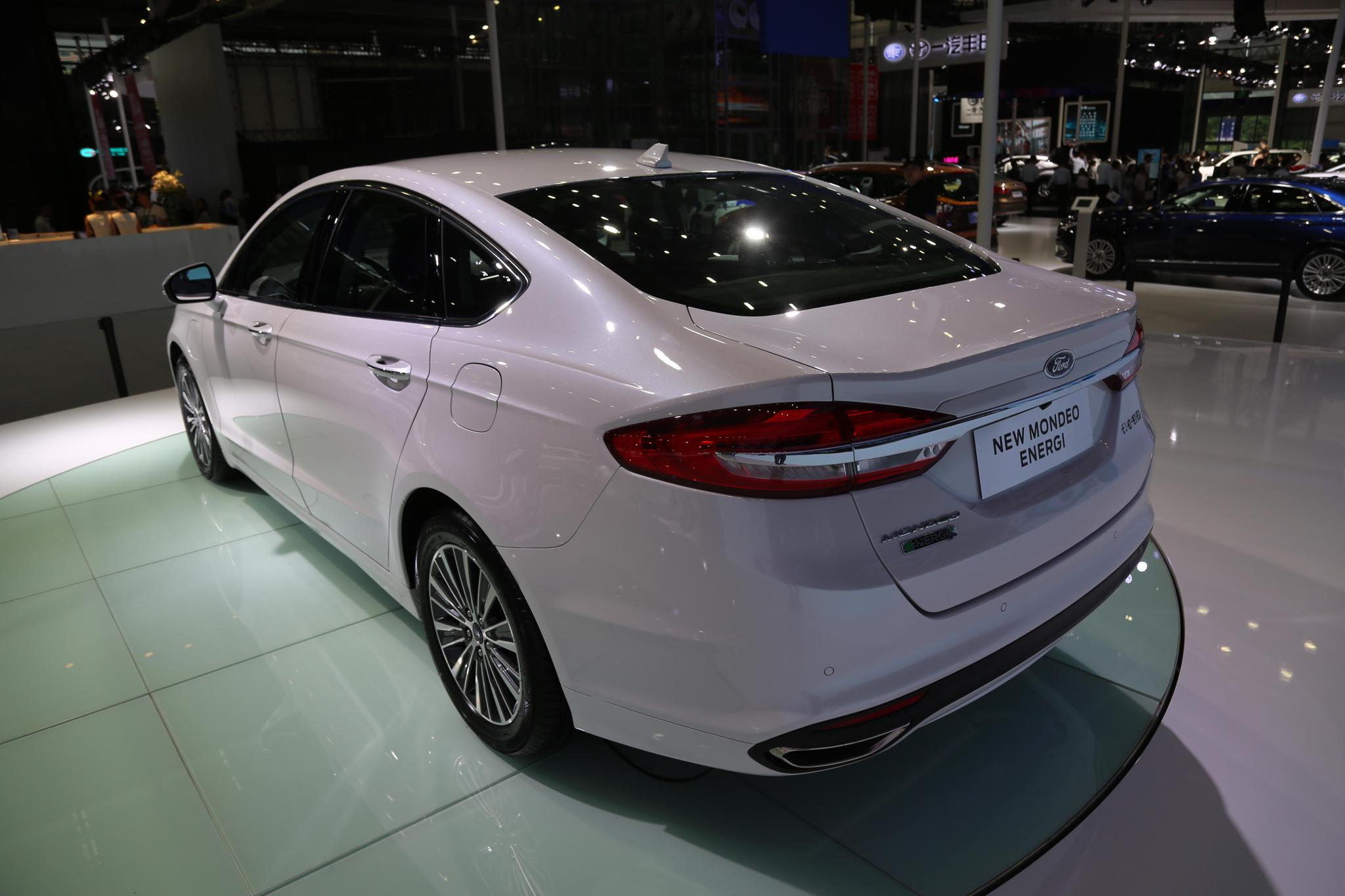 福特-蒙迪欧插电混动版,30万级别新能源车,车展实拍!