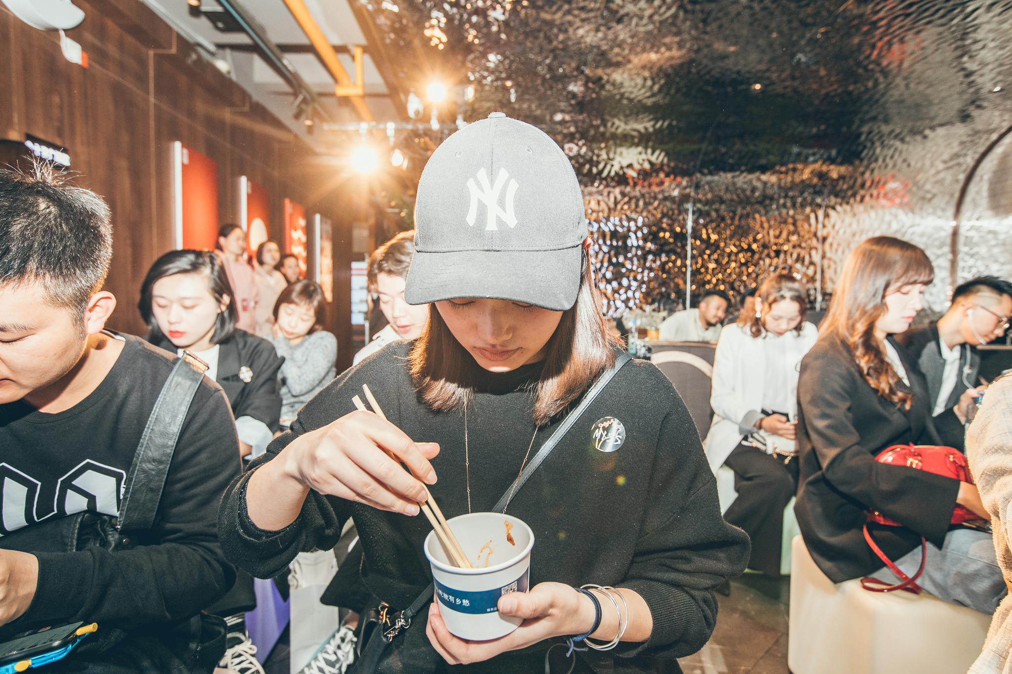 腾博汇游戏官网，这家贵阳标记性的小吃店，在贵阳最好的阛阓国贸广场搞事