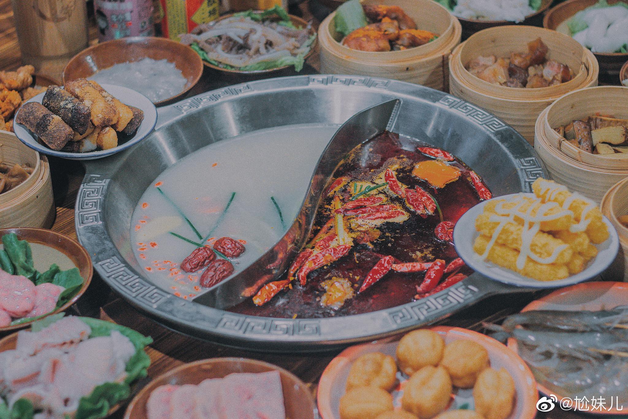 夜宵啊要用一顿卤味火锅锁住城市的胃卤佬爷市井火锅 / 抄纸巷12号