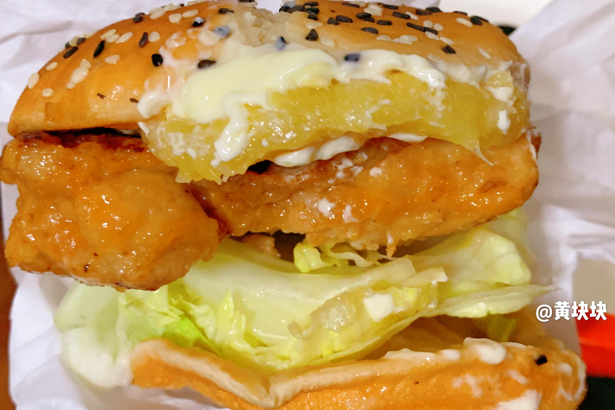 oh今天又是不健康的黄胖胖,我八百年没吃过德克士了|德克士|菠萝|手枪