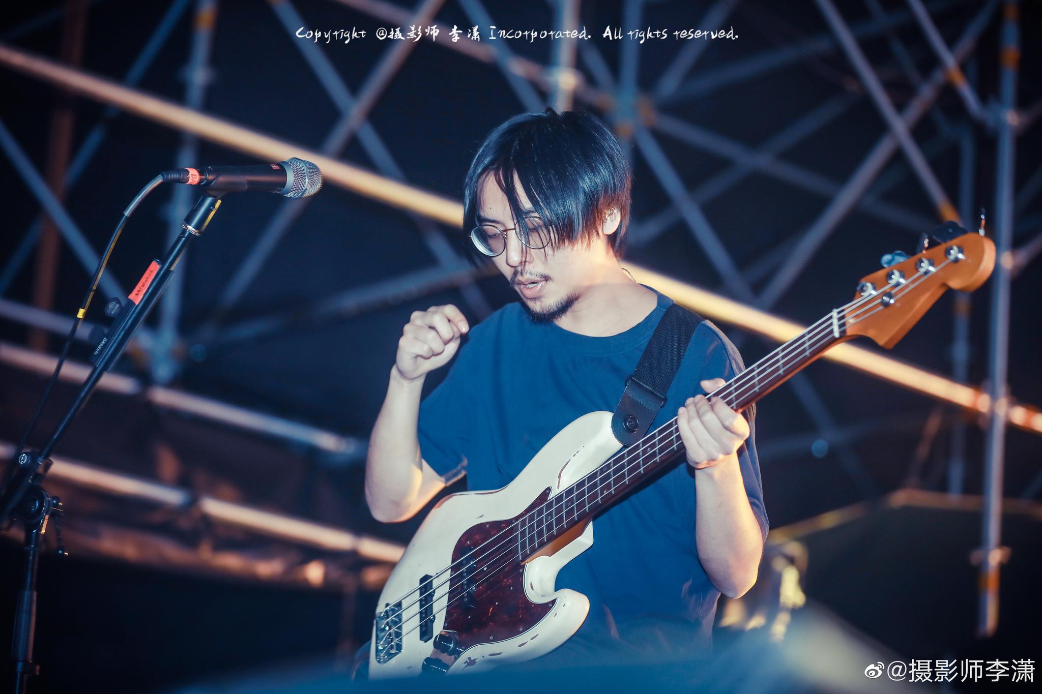 星巢音乐节草东没有派对,对于草东的现场来讲就一个字