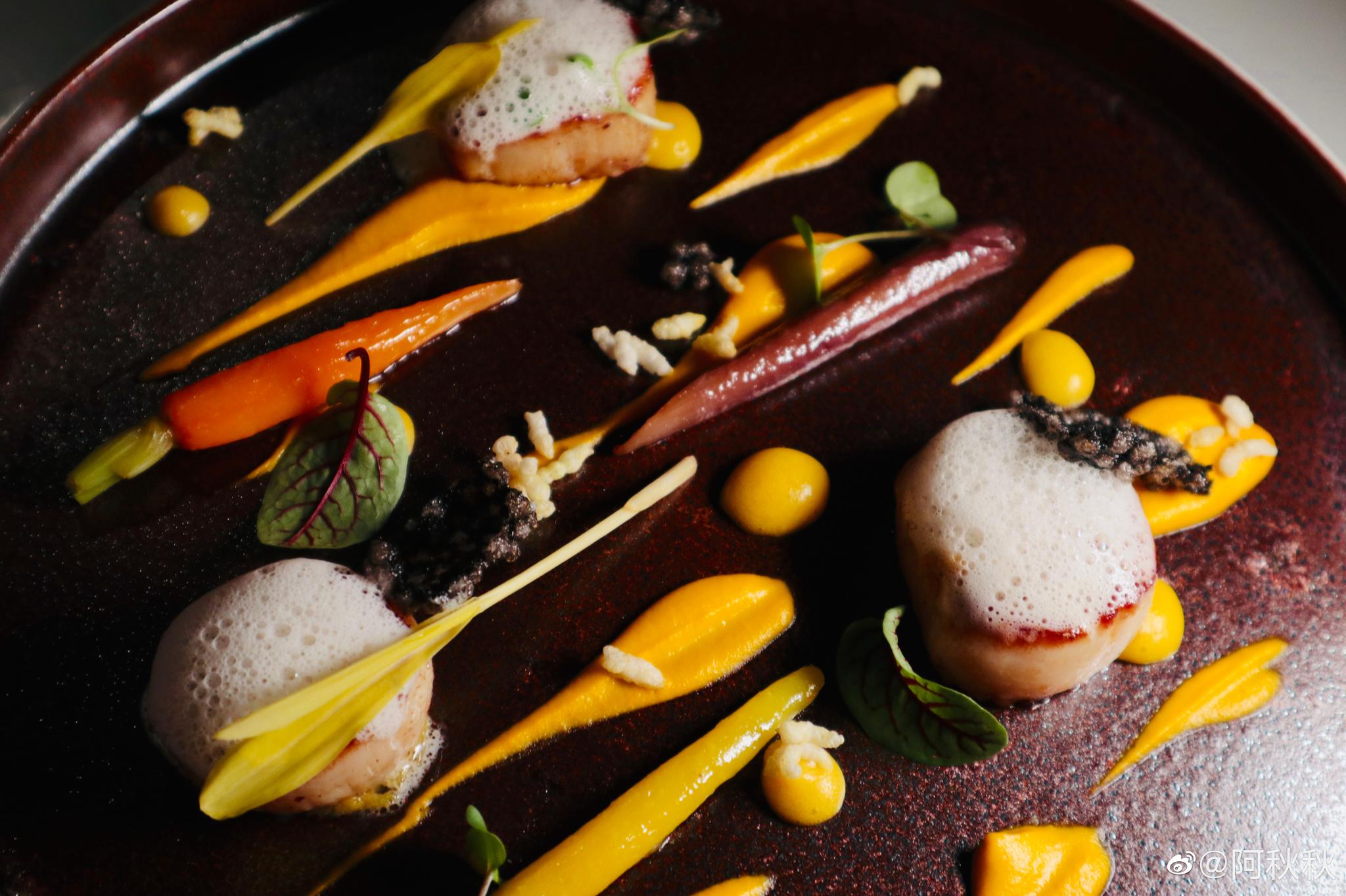 浦东香格里拉36层的翡翠餐厅风景出奇的好,餐点也是又美又可口