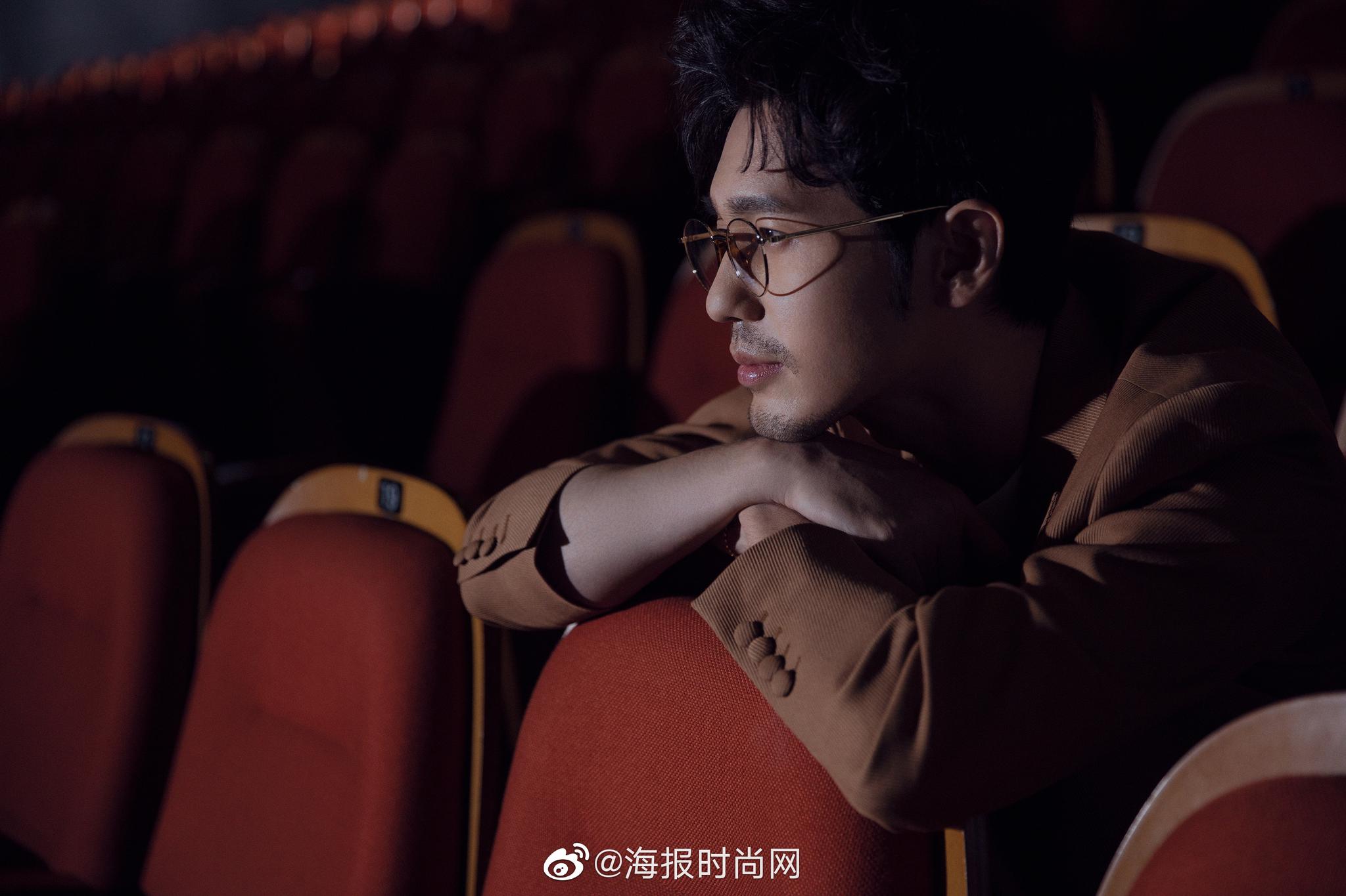 刚刚@白宇white 发布一组新写真,成熟演员风质感十足