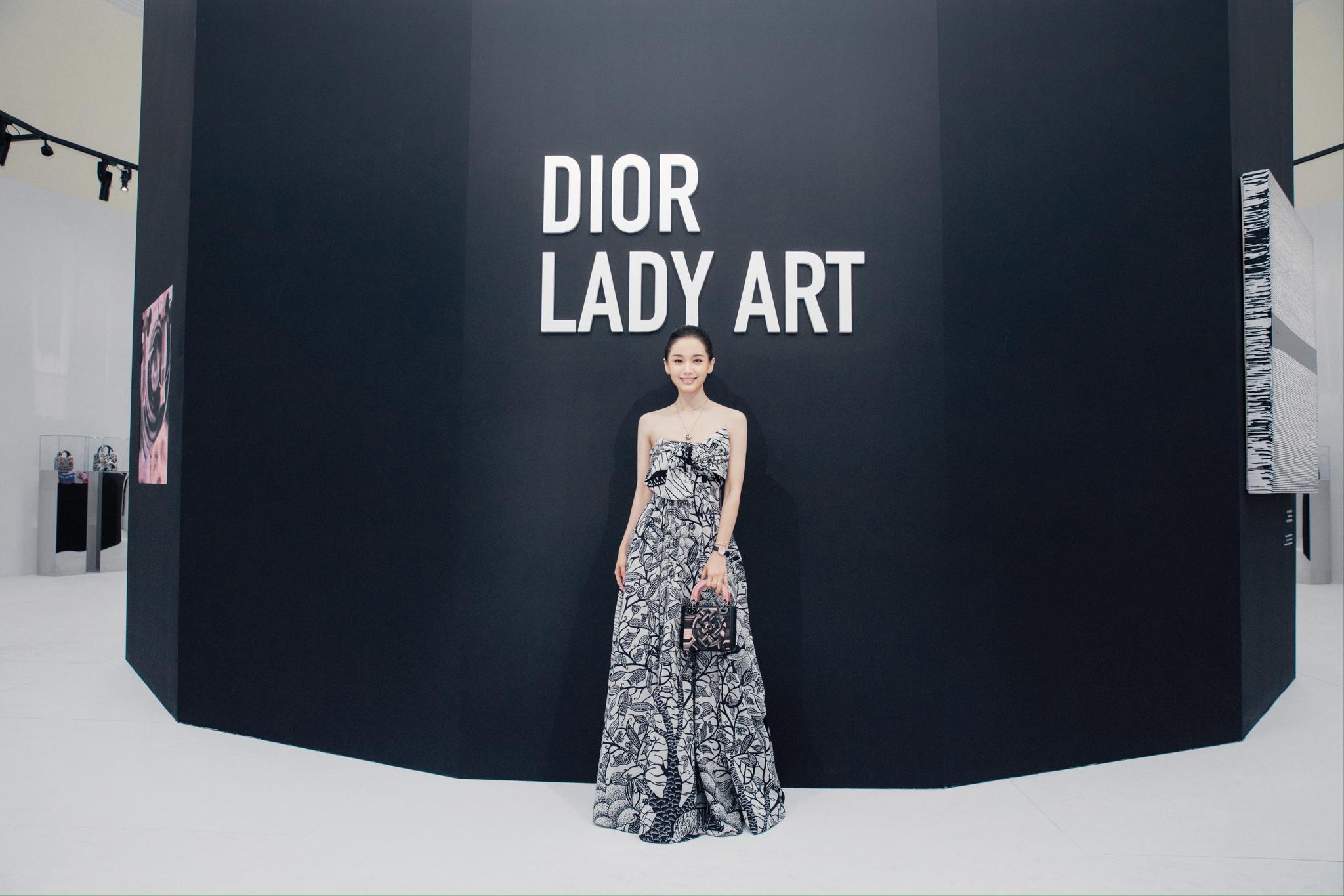 迪奥香氛世家大使@王子文oli 身着dior二零二零早春成衣系列受邀出席