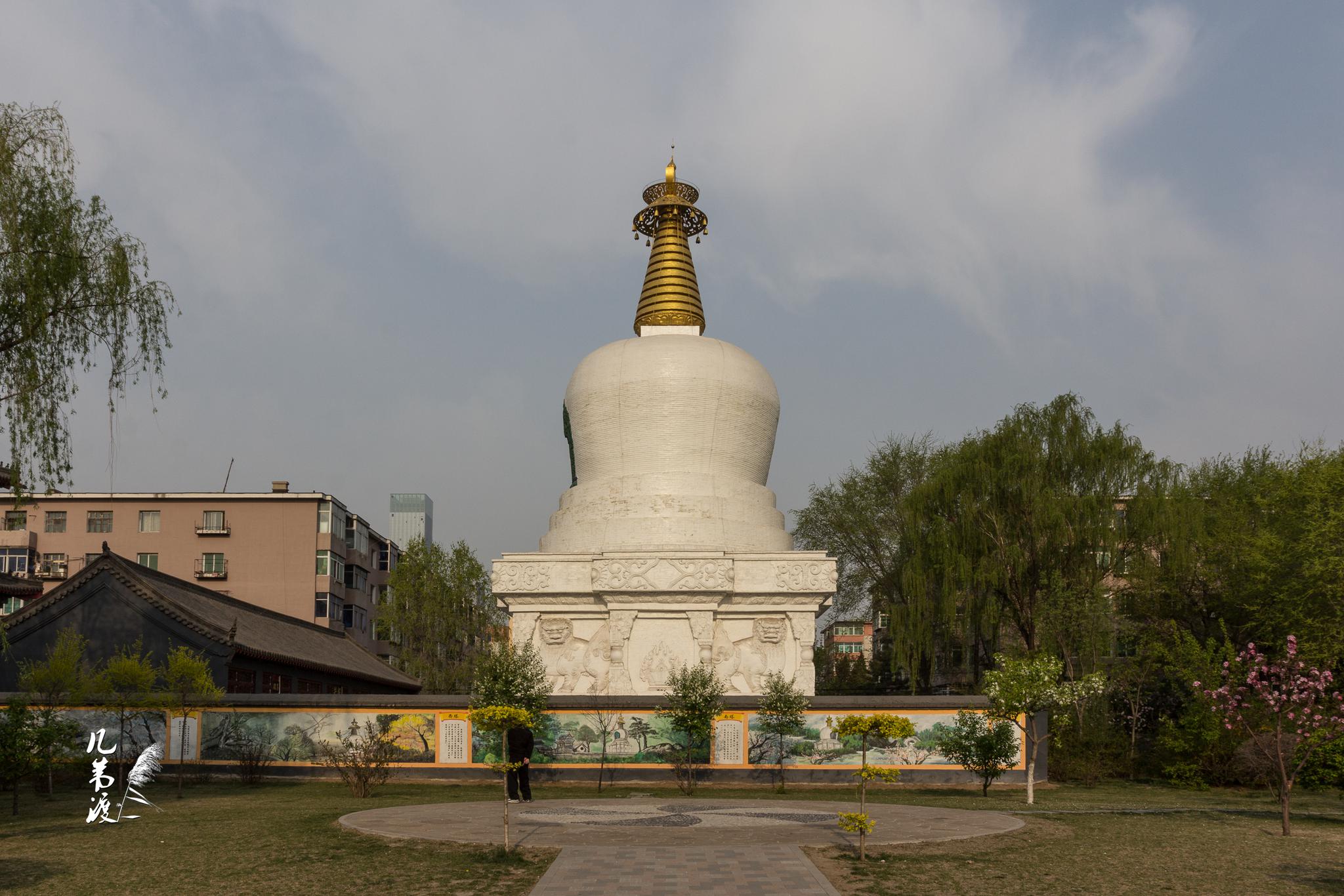 沈阳南塔沈阳四方塔中第一个看到的,那时候还很破旧,有破墙围着.