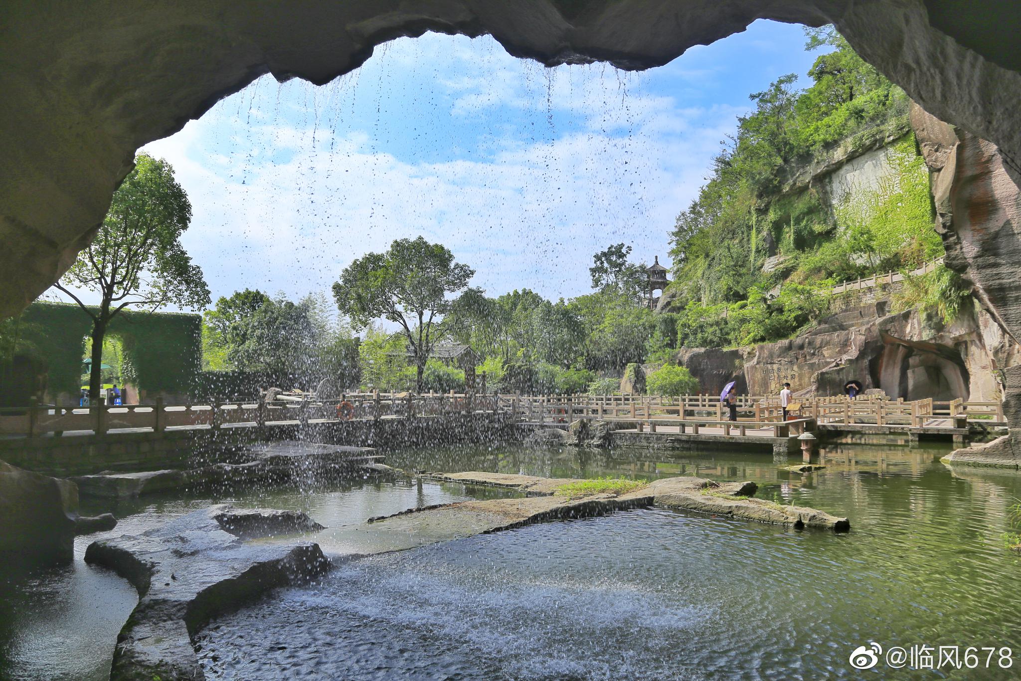 三门蛇蟠岛旅游景区由海盗村,野人洞和滑泥乐园组成