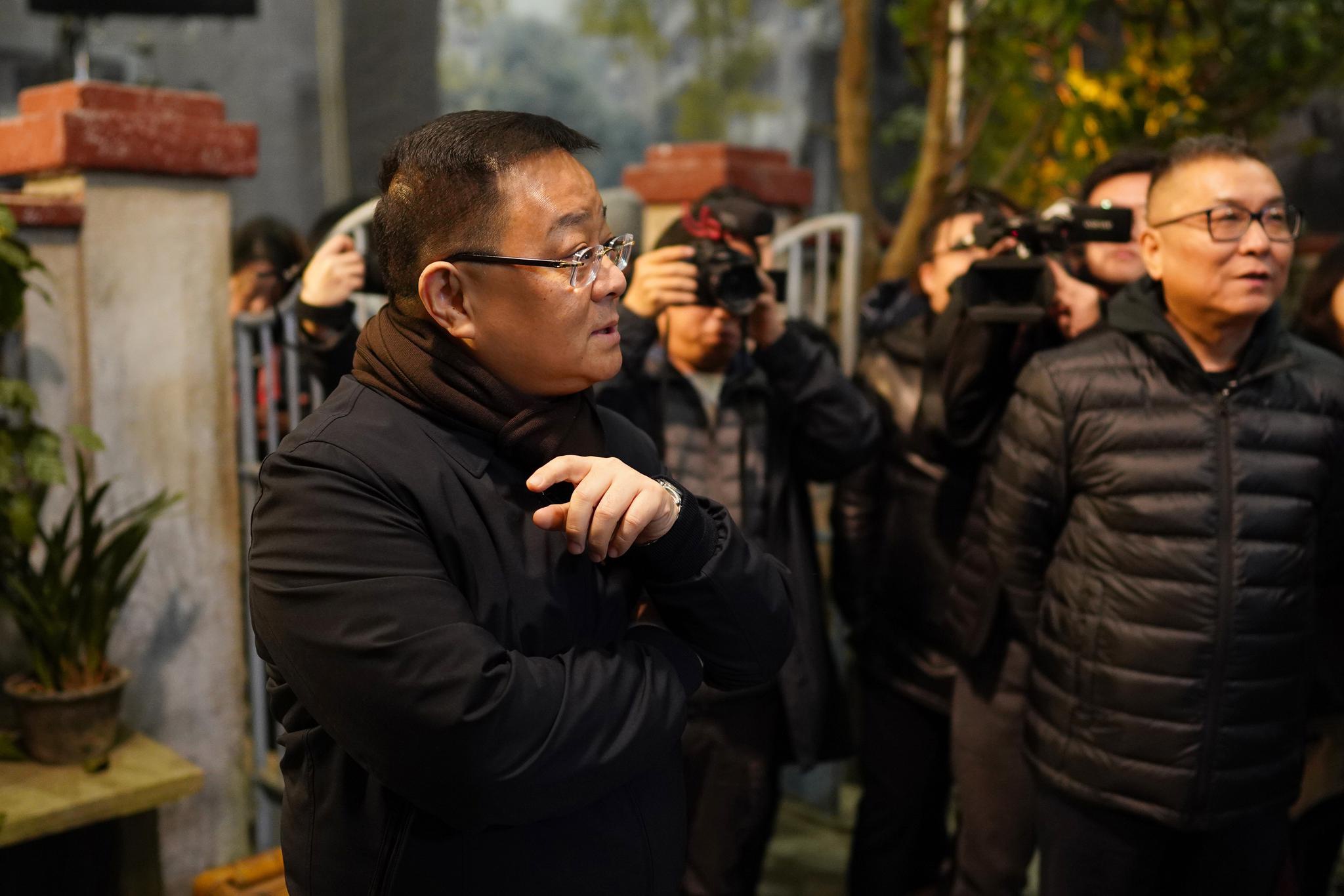 今日,上海市委宣传部副部长胡劲军_高清图集_新浪网